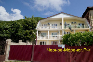 Частный дом  «На Набережной 7А» в Небуге