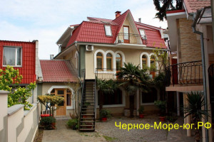 Гостевой дом «Кедр» в Алуште, ул. Красноармейская, 12