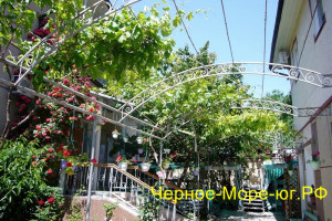 Гостевой дом «Уют» в Евпатории по ул. Нижняя, 12