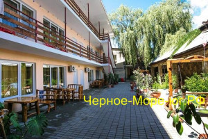 Гостиница «Ива» в Коктебеле по ул. Набережная, 3а